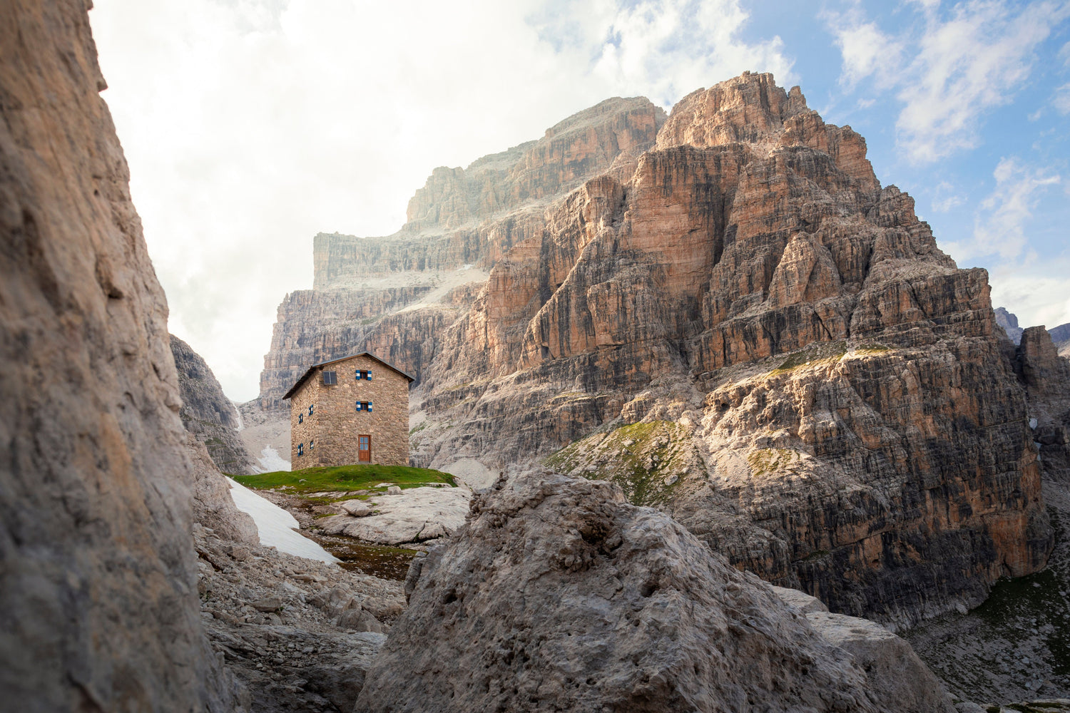 Nell'immagine il rifugio Tosa sulle Dolomiti Di Brenta